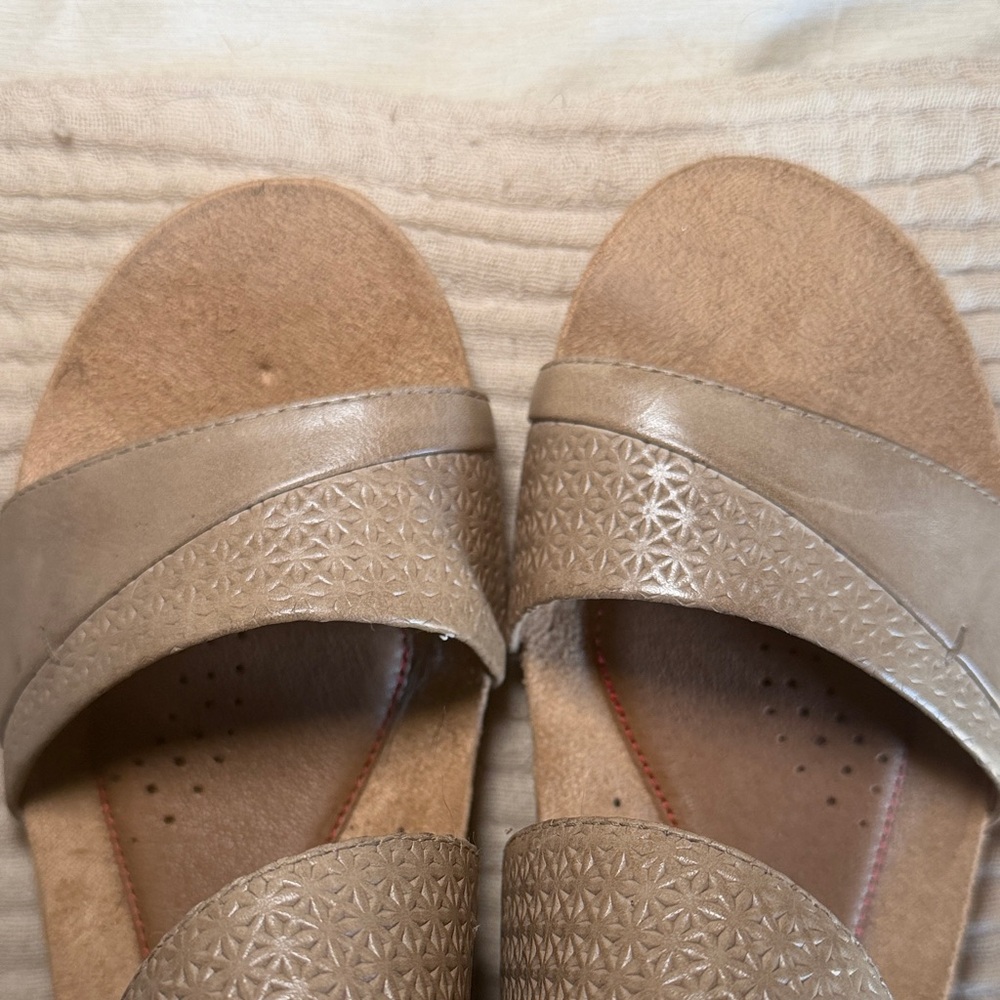 Rockport Women's Taupe Velcro Wedge Sandals Size 8 - Picture 2 of 6